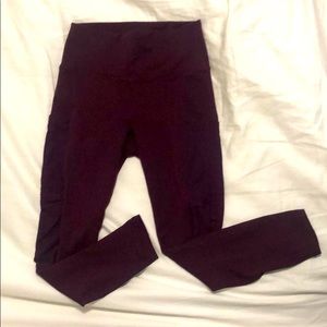 High-waisted capri leggings w/ mesh pockets